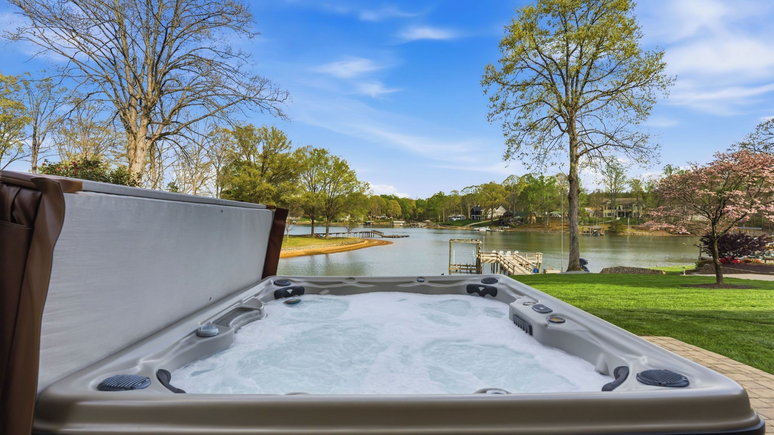 House (4 Bedrooms) | Outdoor spa tub