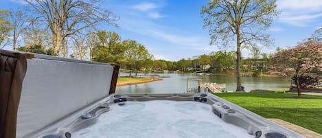 House (4 Bedrooms) | Outdoor spa tub