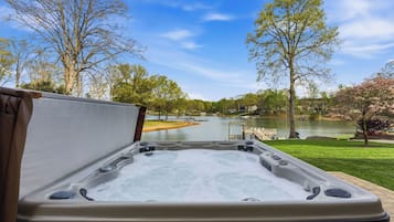 House (4 Bedrooms) | Front of property