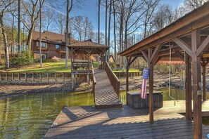House (Multiple Bedrooms) | Interior - Winding Down by Avantstay Sleeps 20 + Dock, View (Troutman)
