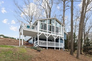 House (3 Bedrooms) | Interior - Tree Top Get Away by Avantstay Amazing Lake View (Sherrills Ford)