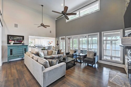 Lucky's Lake House by Avantstay Private Lake Bar