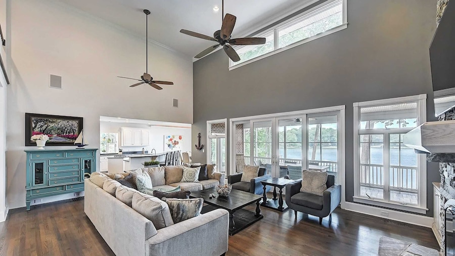 Lucky's Lake House by Avantstay Private Lake Bar