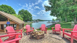 Interior - Stay Awhile by Avantstay Lakefront + Pool, Dock (Mooresville)