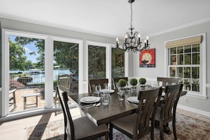 House (5 Bedrooms) | Interior