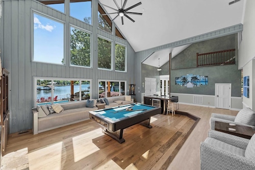 Stay Awhile by Avantstay Lakefront + Pool, Dock