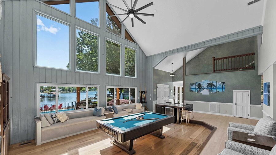 Stay Awhile by Avantstay Lakefront + Pool, Dock