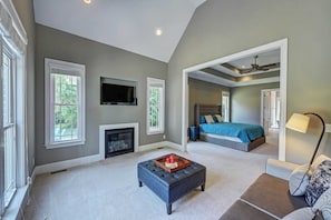 House (5 Bedrooms) | Interior