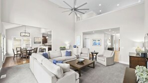 Interior - Lake Escape by Avantstay Lakefront, Private Dock (Mooresville)