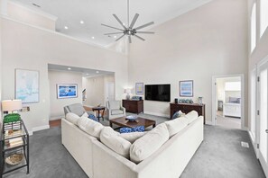 Interior - Lake Escape by Avantstay Lakefront, Private Dock (Mooresville)