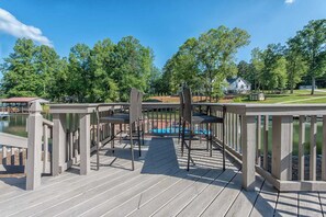 Interior - Lake Escape by Avantstay Lakefront, Private Dock (Mooresville)