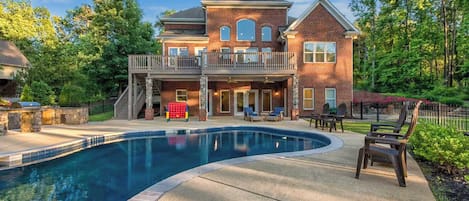 House (Multiple Bedrooms) | Front of property