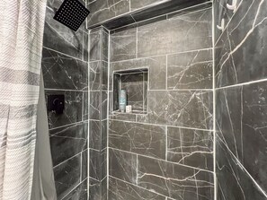Towels, soap, toilet paper - White House Miami w/King Size Bed
 (Miami)