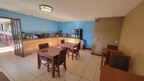 Tägliches inbegriffenes kontinentales Frühstück