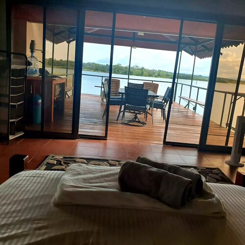 Family run rustic casita's on Lake Gatun; fish, swim, sup, kayak, or just relax!
