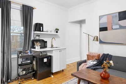 Studio 3 ~ 1 BDRM Apartment, w/ Lounge Area