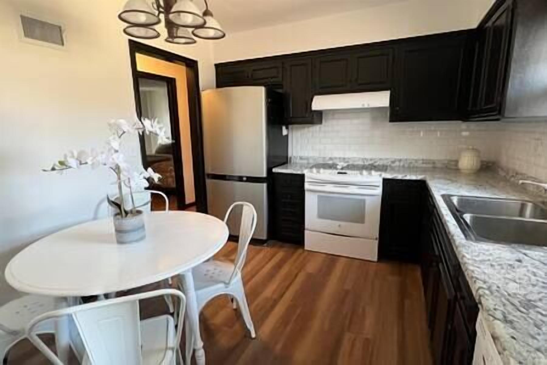 Pet-Friendly Home - 2 miles to downtown KC