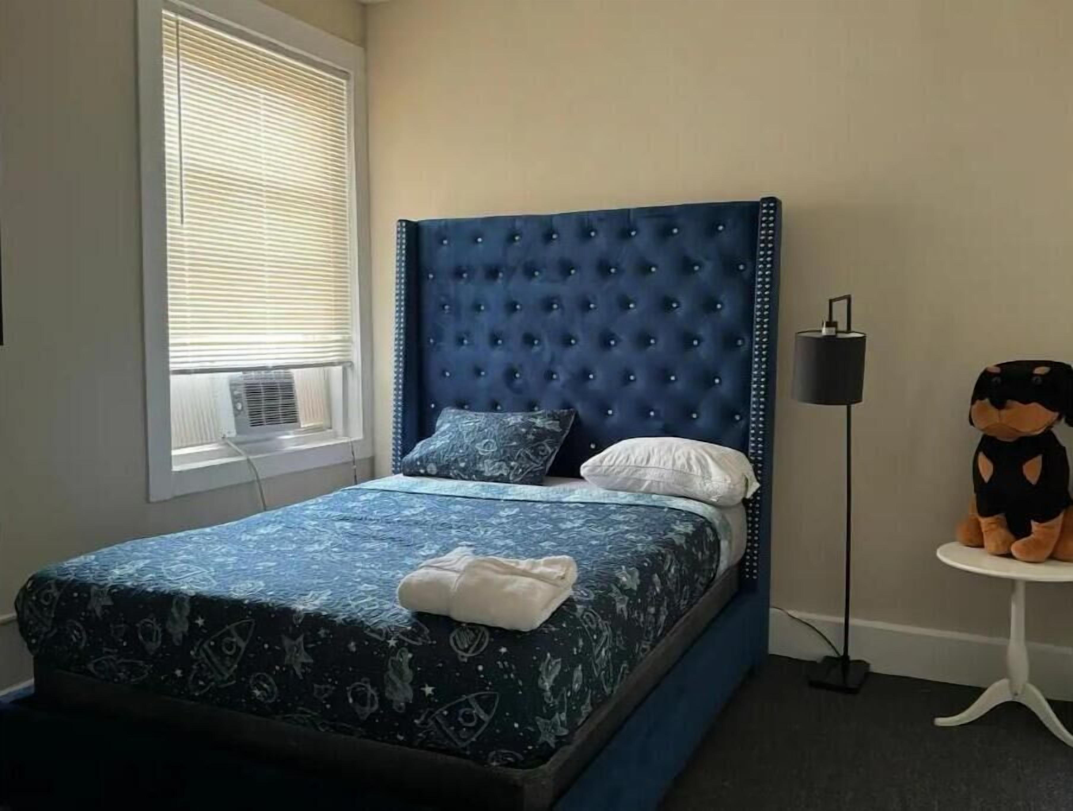 Clinton Ave Apt [whole]