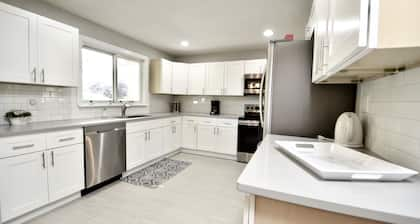 5-Bdrm-Remodeled-Modern-New-Appliances-Furniture