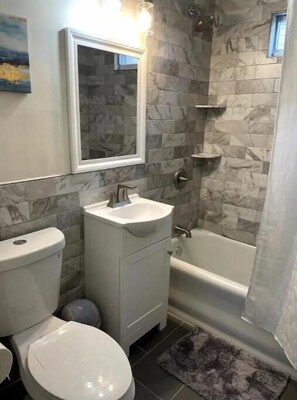 Toallas, jabón, papel higiénico