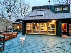 Outdoor dining - Spacious Hidden Gem in Athens OH (Athens)