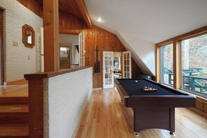 Games room - Spacious Hidden Gem in Athens OH (Athens)