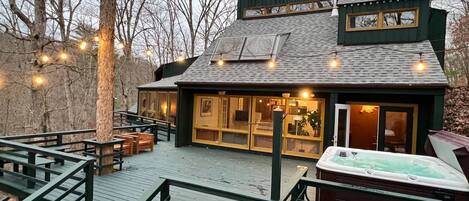 Banyera d'hidromassatge a l'aire lliure