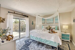6 bedrooms, desk, iron/ironing board, travel cot - Pool + Game Room: Riverfront Daytona Escape! (South Daytona)