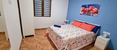 Economy Apartment | 4 bedrooms, Egyptian cotton sheets, premium bedding, memory foam beds