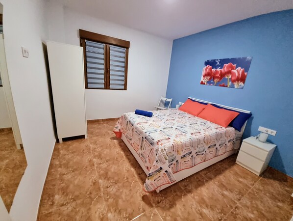 شقة اقتصادية | 4 عدّة غرف نوم وملاءات من القطن المصري وأغطية فراش متميزة