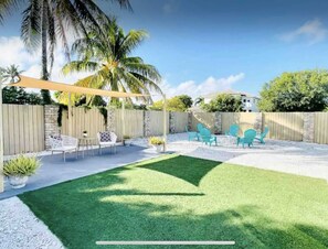 Property grounds - Private House, 2-1, Close to Atlantic Ave. Big Yard. Pet Friendly! (Delray Beach)