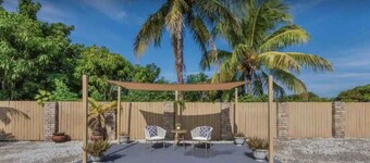 Private House, 2-1, Close to Atlantic Ave. Big Yard. Pet Friendly!