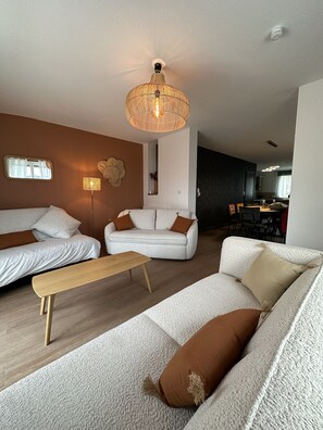Living area - Gite Premium Avec Espace spa et Terrasse Panoramique sur le Vignoble Champenois (Vincelles)