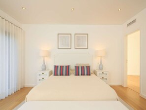 5 slaapkamers, een kluis op de kamer, een strijkplank/strijkijzer