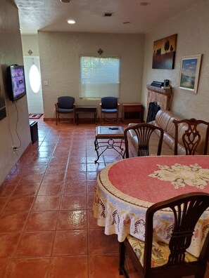 Interior - Spectacular Home  Beaches is less than a mile away. 7 Days Minimume. (West Palm Beach)