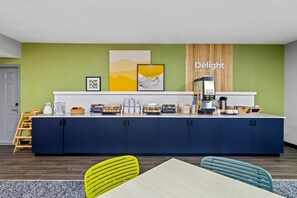 Daily continental breakfast for a fee - Spark by Hilton Merrillville (Merrillville)