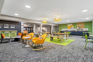 Daily continental breakfast for a fee - Spark by Hilton Merrillville (Merrillville)