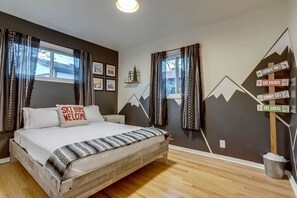 Desk, iron/ironing board, free WiFi, bed sheets