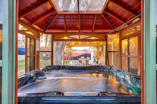 5BR HotTub+Game Room| Red Rocks | Denver| Old Town