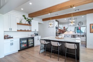 Fridge, microwave, oven, stovetop - the LAKEHOUSE/Lake George/Boat Ramp Access/Luxe (Salt Springs)