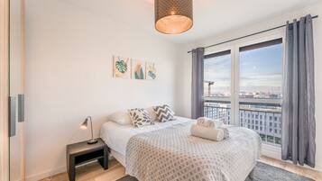 1 habitación, tabla de planchar con plancha, wifi gratis y ropa de cama