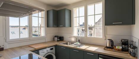 Fridge, microwave, oven, dishwasher