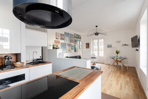 Fridge, microwave, oven, dishwasher - Le Solent - Au cœur de l'intra-mutros (Saint-Malo)
