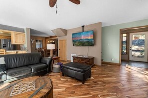 Smart-TV, Kamin, DVD-Player, Drucker