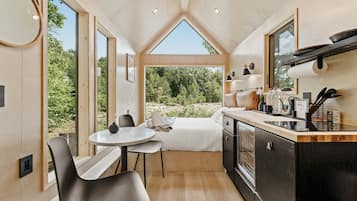 1 bedroom, bed sheets