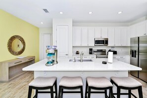 Fridge, oven, stovetop, dishwasher - Dreamy Villa near Disney with Margaritaville Resort & Island H2O Access - 3020CS (Kissimmee)