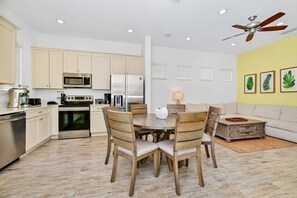 Fridge, microwave, oven, stovetop - Cozy Cottage with Private Pool near Disney with Margaritaville Resort & Island. (Kissimmee)