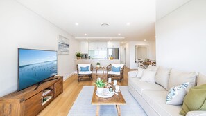 Smart TV - The Shoal, 508,  Bullecourt St - stunning views, air con, lift and Wi-Fi (Shoal Bay)