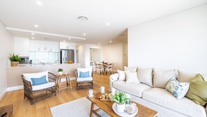 Smart TV - The Shoal, 508,  Bullecourt St - stunning views, air con, lift and Wi-Fi (Shoal Bay)