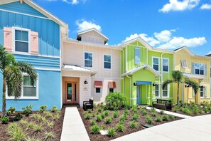 Exterior - Sun Filled Villa near Disney with Margaritaville Resort & Island H20 Access -. (Kissimmee)